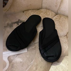 Vintage glamor skuffs black memory foam slippers